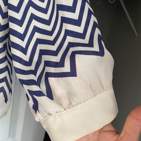 Joie Navy & Cream Chevron Print Long Sleeve Blouse Size M - Picture 3 of 5